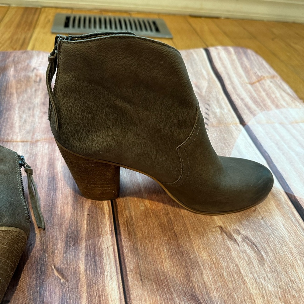 🔘 Tan leather ankle booties 🔘